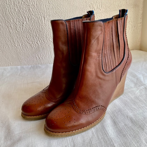 Tommy Hilfiger cognac wedge booties with perforated brogue details Size 9.5 - Picture 12 of 12